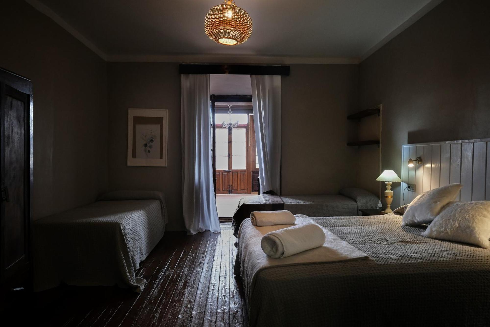 Casa Rural Palacio Conde De Aldana Con Piscina Entre Encinares Y Dehesas Terradillos ภายนอก รูปภาพ