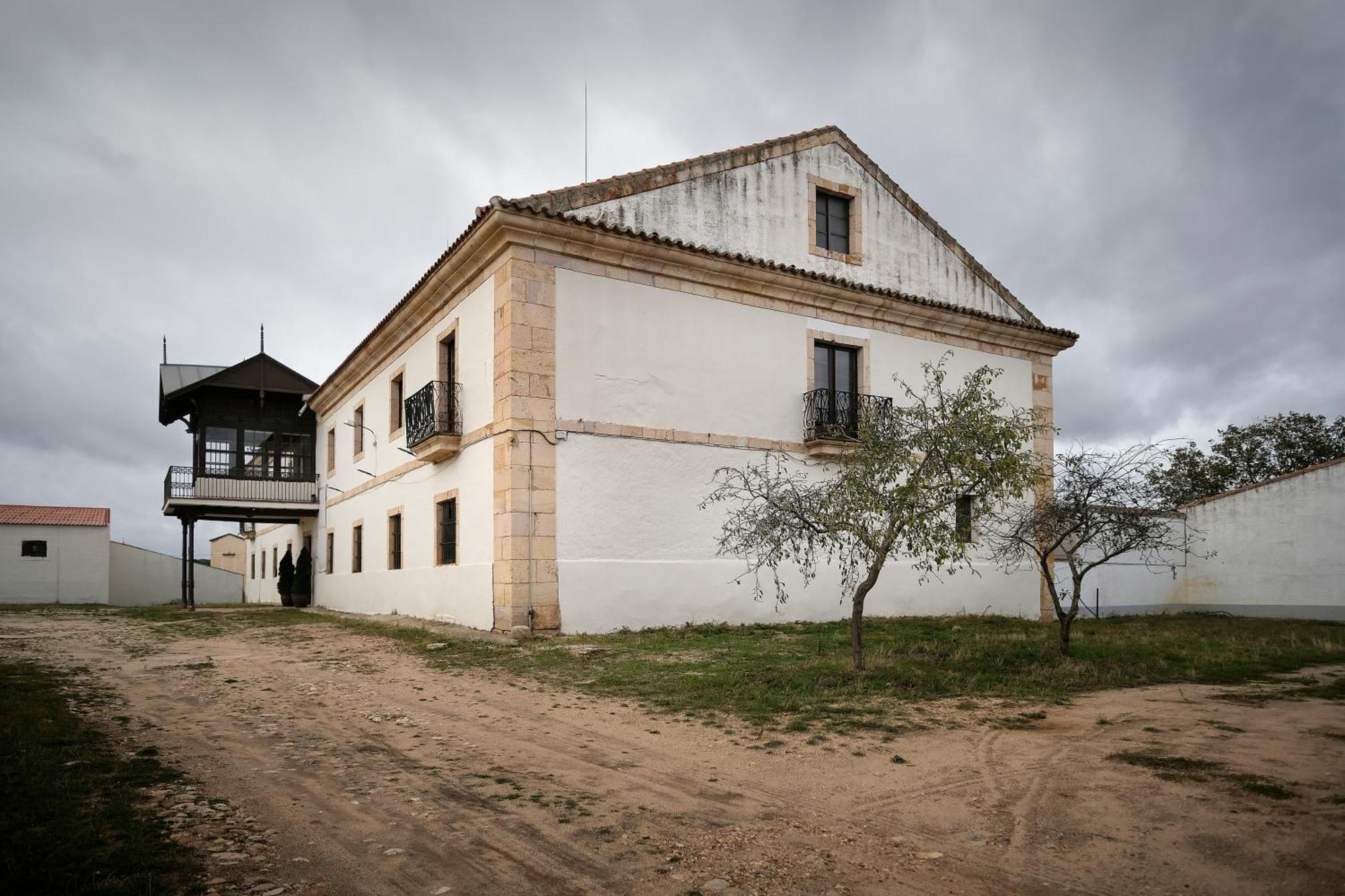 Casa Rural Palacio Conde De Aldana Con Piscina Entre Encinares Y Dehesas Terradillos ภายนอก รูปภาพ