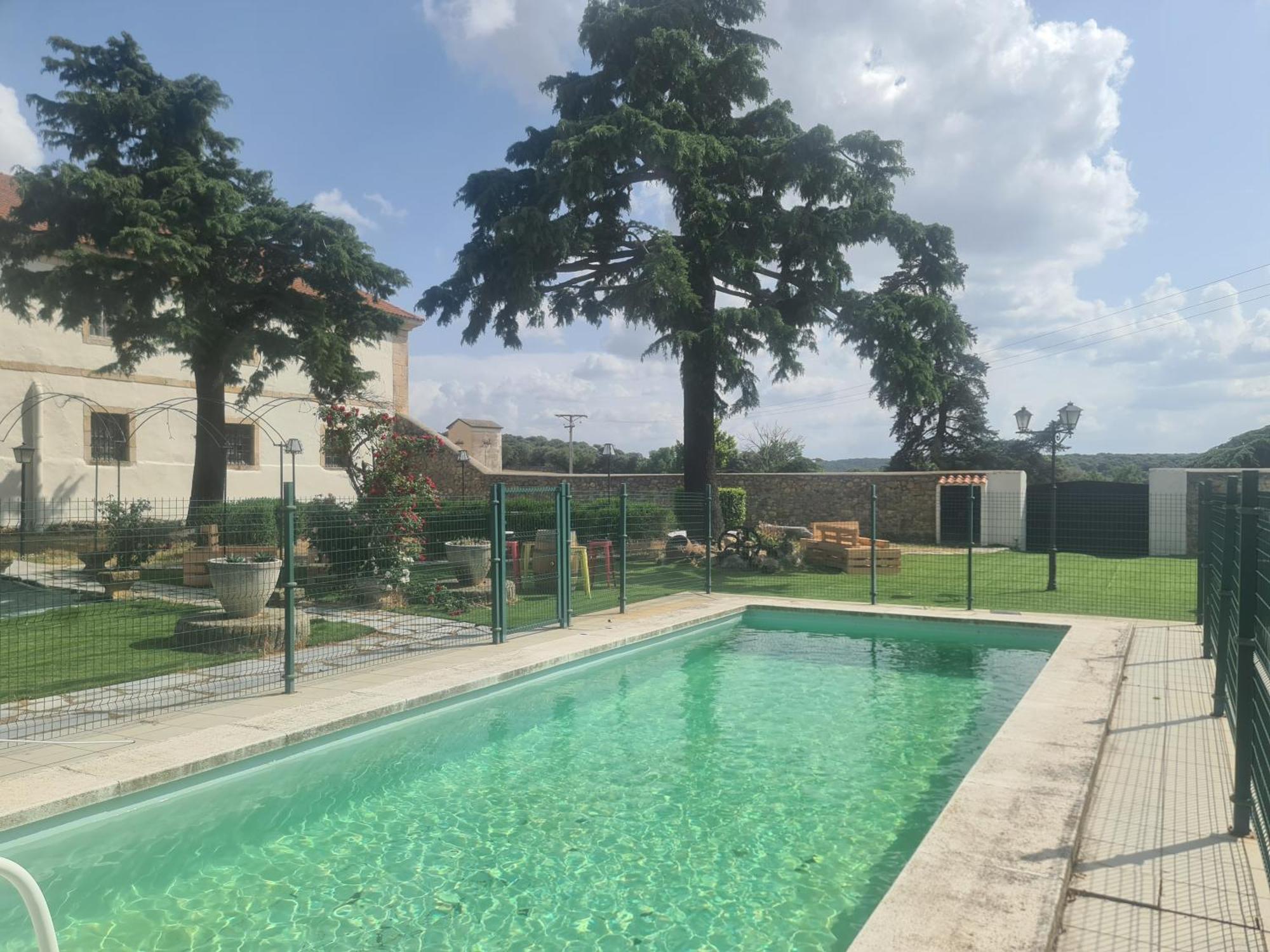 Casa Rural Palacio Conde De Aldana Con Piscina Entre Encinares Y Dehesas Terradillos ภายนอก รูปภาพ
