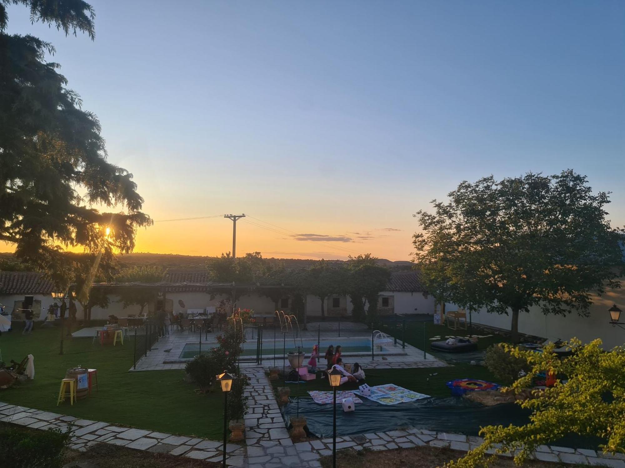 Casa Rural Palacio Conde De Aldana Con Piscina Entre Encinares Y Dehesas Terradillos ภายนอก รูปภาพ
