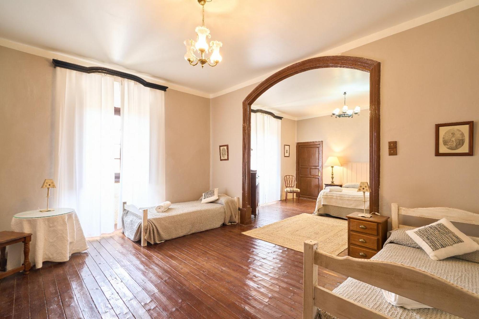 Casa Rural Palacio Conde De Aldana Con Piscina Entre Encinares Y Dehesas Terradillos ภายนอก รูปภาพ